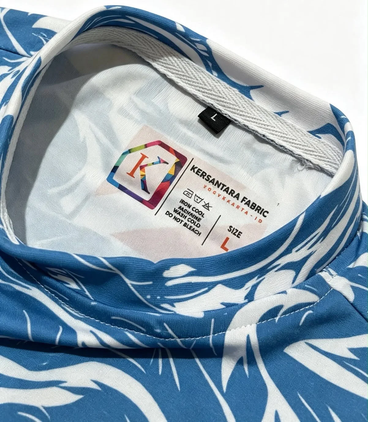 Detail Kerah & Jahitan Jersey Biru Ombak - Kevin Sanjaya
