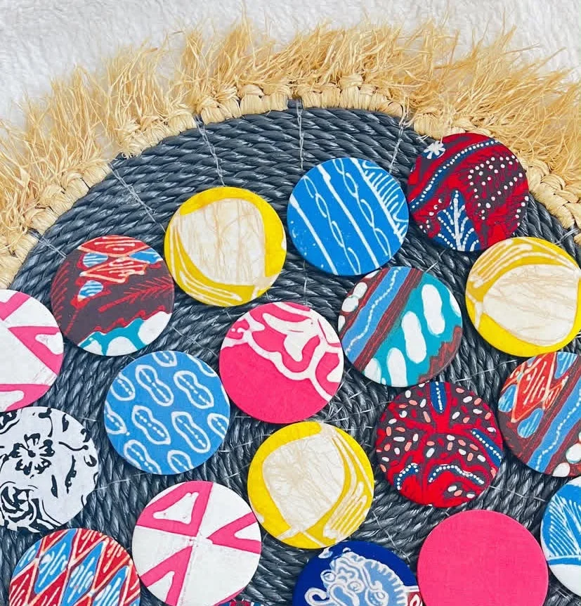 Flatlay Pin Bros Kain Batik Etnik - Citra Wulandari